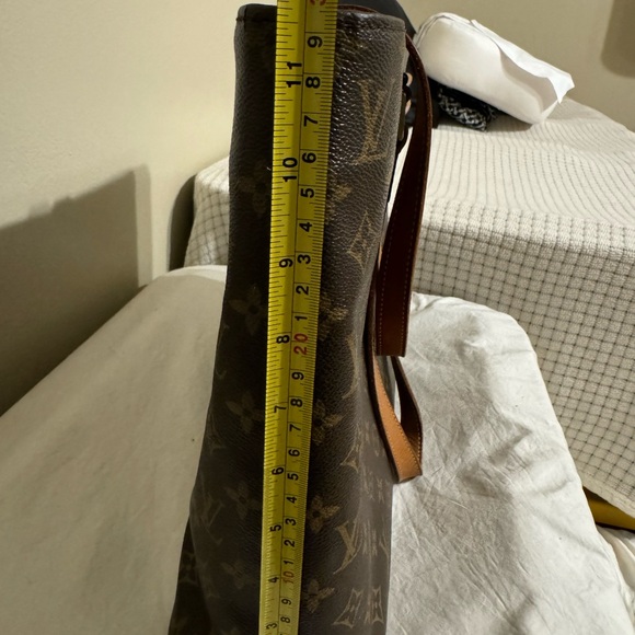 Louis Vuitton - Picture 10 of 11